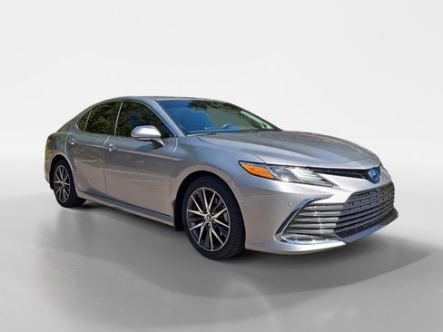 Used 2022 Toyota Camry XLE image 8