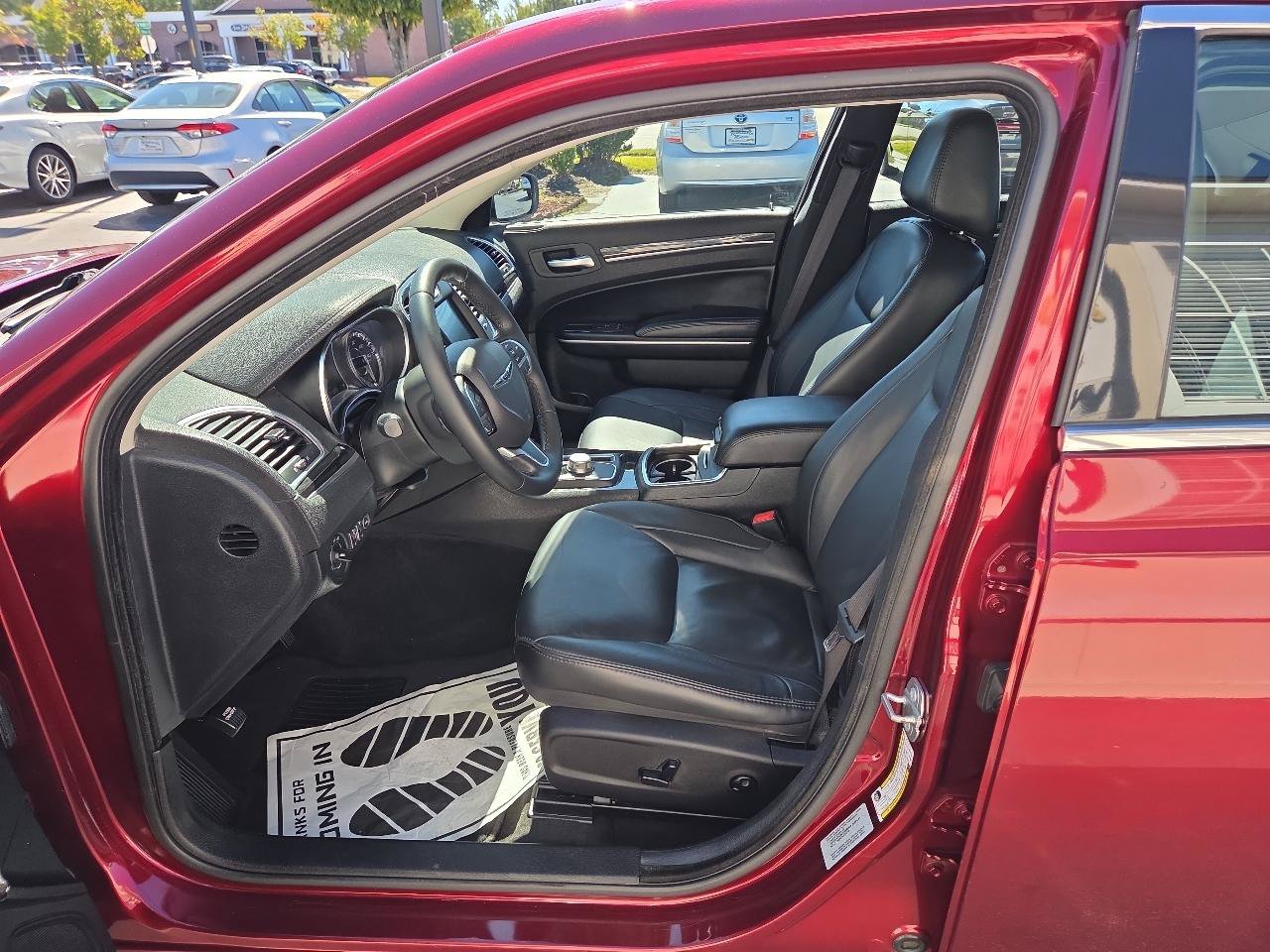 Used 2016 Chrysler 300 Limited RWD image 15