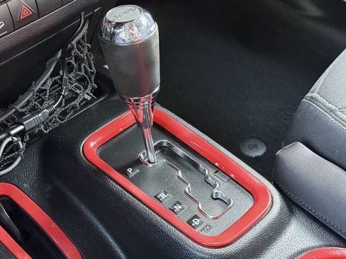 Used 2016 Jeep Wrangler Unlimited Sahara image 27