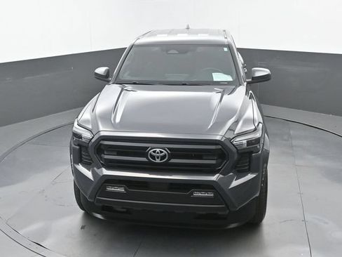 Used 2025 Toyota Tacoma SR5 AWD/4WD image 28