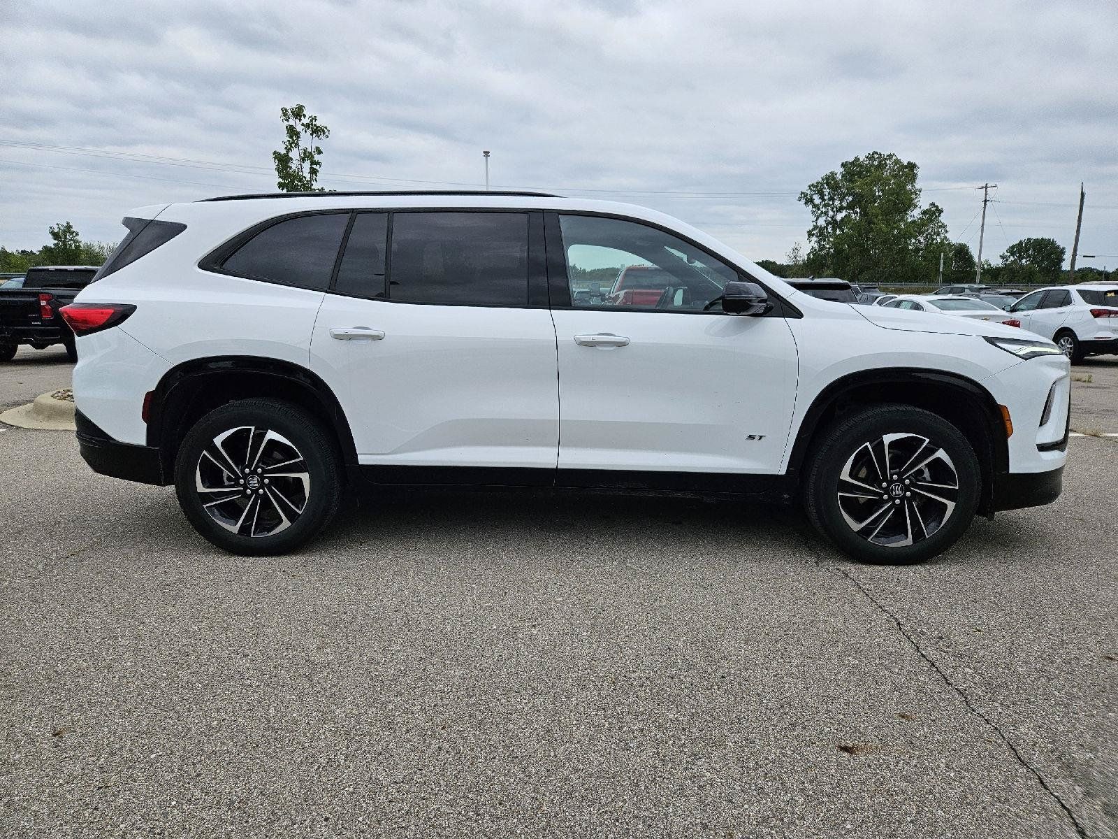 Used 2026 Buick Enclave Sport Touring AWD/4WD image 8