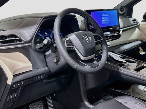 New 2026 Toyota Sienna Limited AWD/4WD image 7