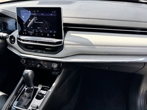 Used 2022 Jeep Compass Limited image 19