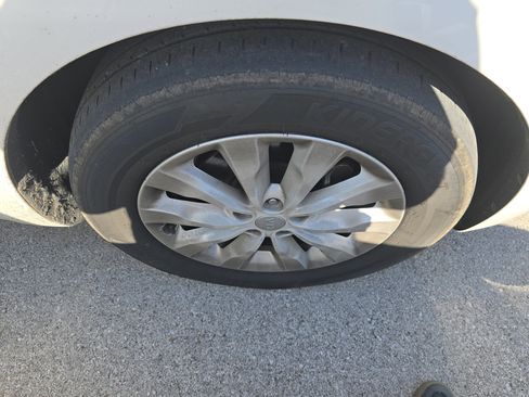 Used 2015 Kia Sedona EX image 8