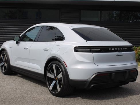 Used 2024 Porsche Macan 4 Electric image 3