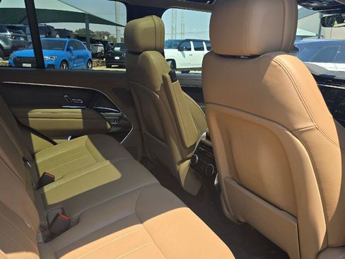 Certified 2025 Land Rover Range Rover SE AWD/4WD image 9