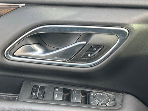 Used 2022 Chevrolet Suburban Premier w/ Premium Package image 28