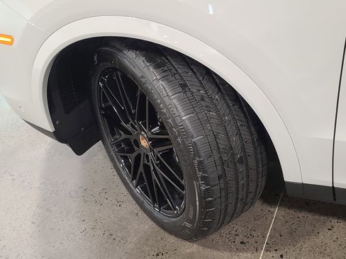 New 2026 Porsche Cayenne image 33