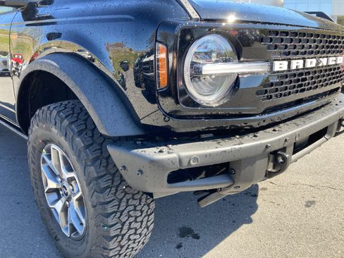 New 2025 Ford Bronco Badlands image 2