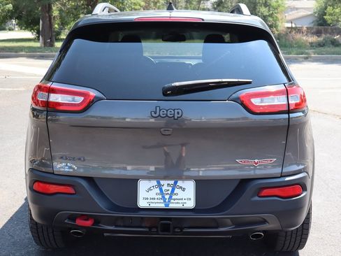 Used 2016 Jeep Cherokee Trailhawk w/ Cold Weather Group AWD/4WD image 6