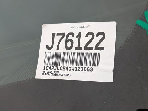 Used 2016 Jeep Cherokee Latitude FWD image 31