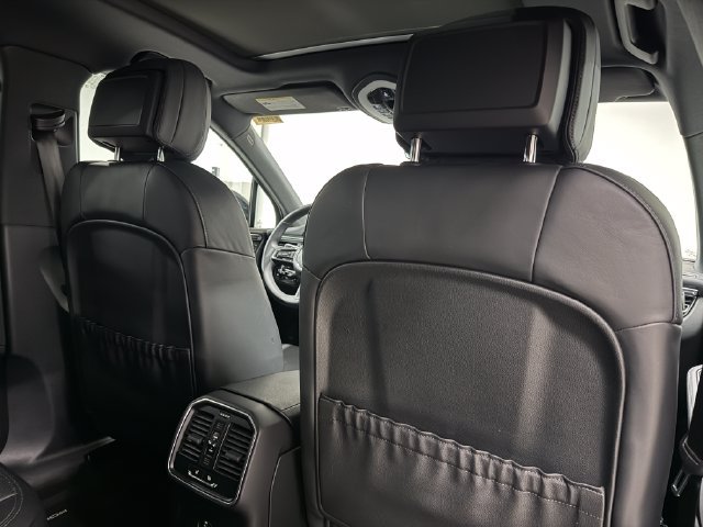 Certified 2026 Porsche Macan AWD/4WD image 29