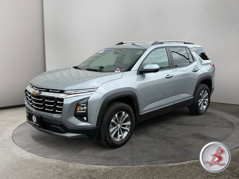 Used 2025 Chevrolet Equinox LT w/ Convenience Package II AWD/4WD image 3