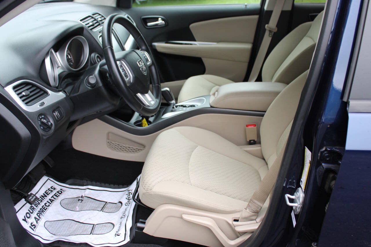 Used 2018 Dodge Journey SXT w/ Safe & Sound Group FWD image 7