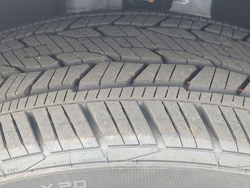 New 2026 GMC Acadia Denali Ultimate w/ LPO, All-Weather Package image 17