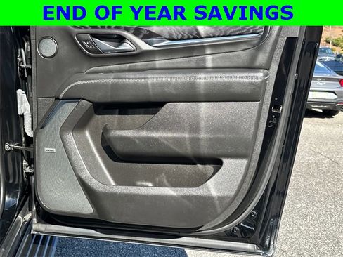 Used 2022 GMC Yukon XL Denali image 16