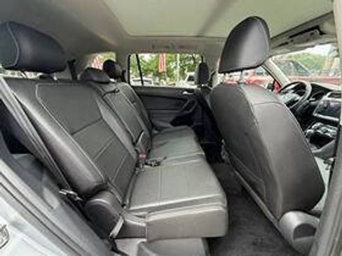 Used 2021 Volkswagen Tiguan SE w/ Panoramic Sunroof Package AWD/4WD image 11
