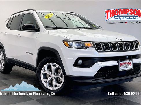 Used 2024 Jeep Compass Latitude AWD/4WD image 1
