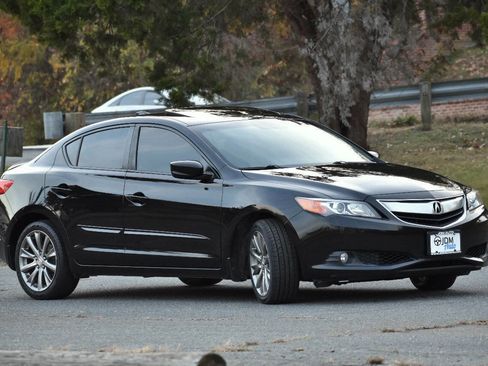 Used 2014 Acura ILX w/ Technology Package image 4