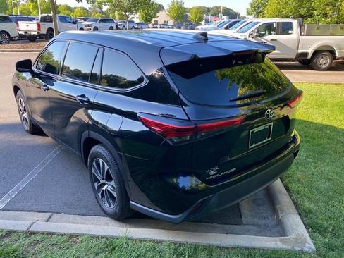 Used 2022 Toyota Highlander XLE FWD image 31