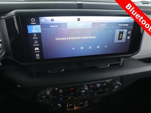 Used 2024 Jeep Wrangler Unlimited image 3