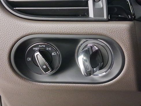 New 2026 Porsche Macan image 19