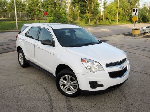 Used 2014 Chevrolet Equinox LS AWD/4WD image 2