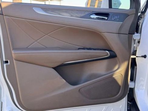 Used 2017 Lincoln MKC Reserve w/ Lincoln MKC Climate Package image 12