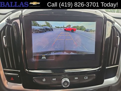 Used 2023 Chevrolet Traverse LT FWD image 18