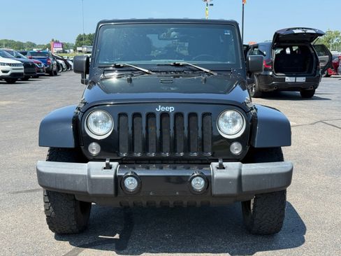 Used 2016 Jeep Wrangler Unlimited Sahara w/ Dual Top Group AWD/4WD image 3