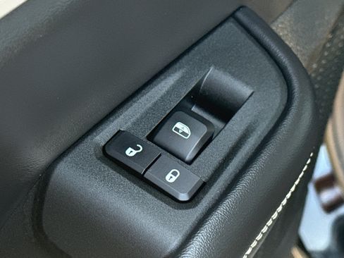 Used 2024 Jeep Grand Cherokee Limited AWD/4WD image 31