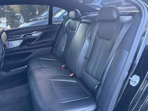 Used 2020 BMW 750i xDrive w/ Executive Package AWD/4WD image 18