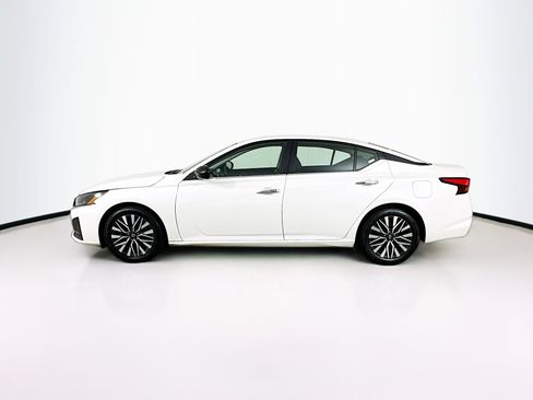 Used 2024 Nissan Altima 2.5 SV image 4