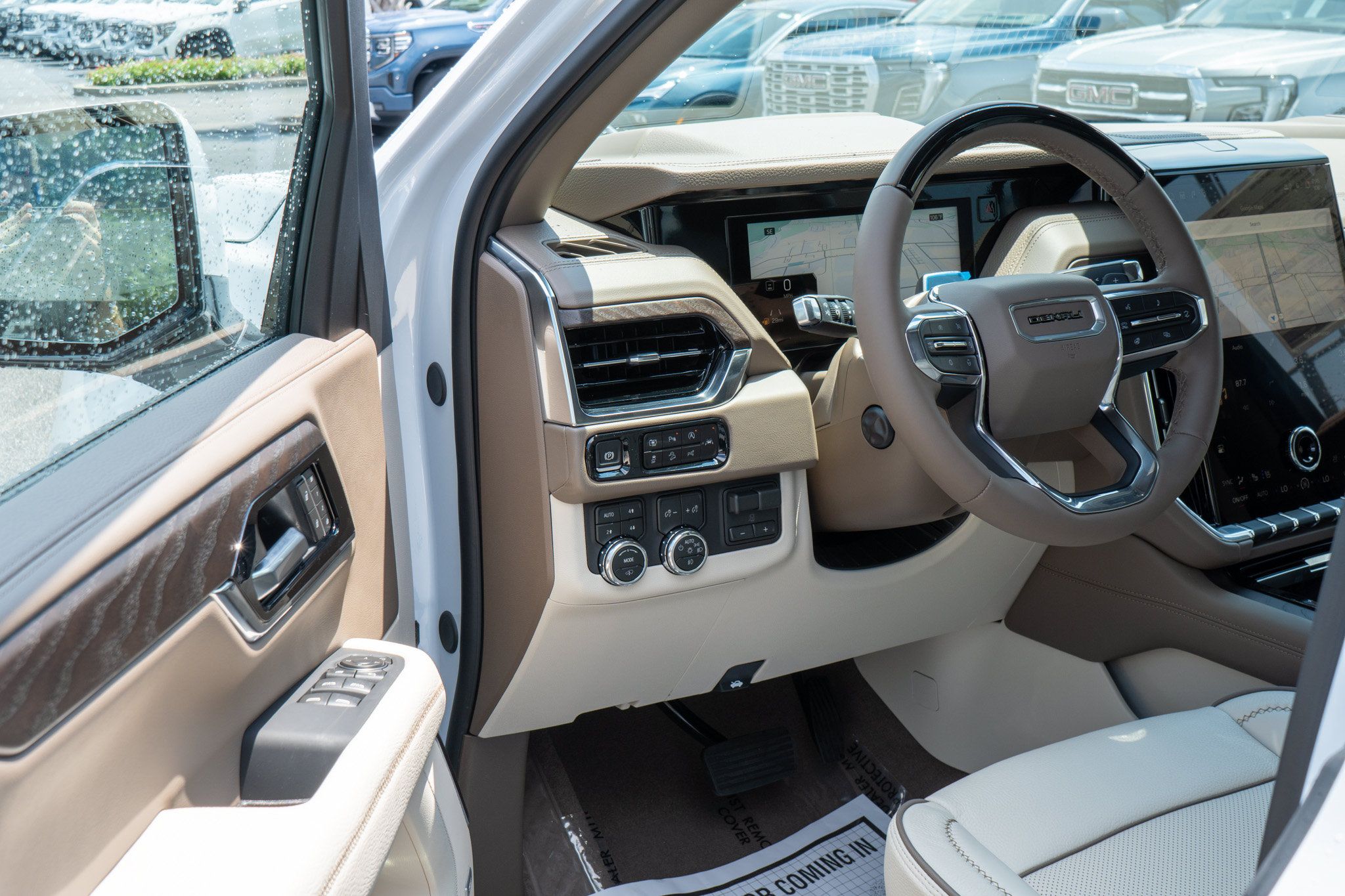 New 2026 GMC Yukon Denali w/ Denali Reserve Package AWD/4WD image 12
