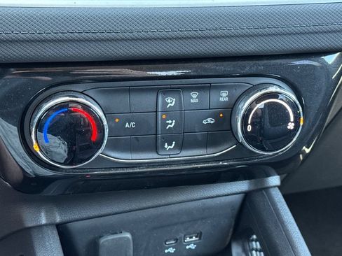 Used 2025 Chevrolet TrailBlazer LT AWD/4WD image 20