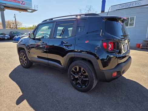 Used 2018 Jeep Renegade Altitude w/ UConnect 8.4 Nav Group AWD/4WD image 2