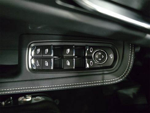 Used 2025 Porsche Macan GTS image 21