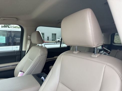 Used 2023 Ford Expedition Max XLT AWD/4WD image 7