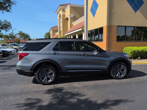Certified 2023 Ford Explorer XLT w/ Equipment Group 202A AWD/4WD image 3