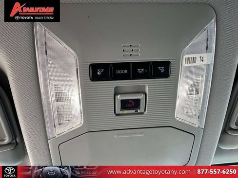 Used 2022 Toyota RAV4 XLE AWD/4WD image 37