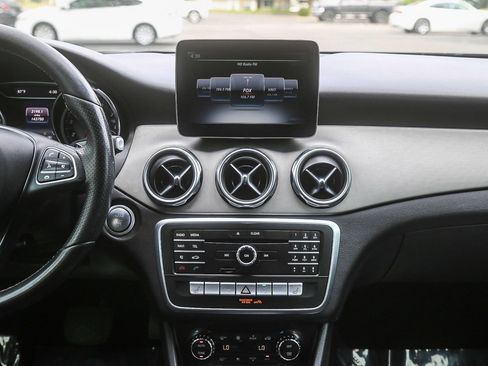 Used 2018 Mercedes-Benz GLA 250 image 11