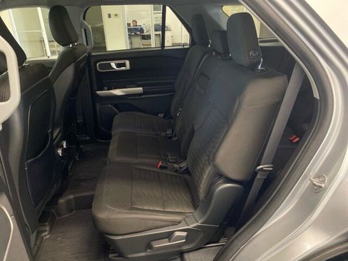 Used 2020 Ford Explorer XLT w/ Comfort Package image 11
