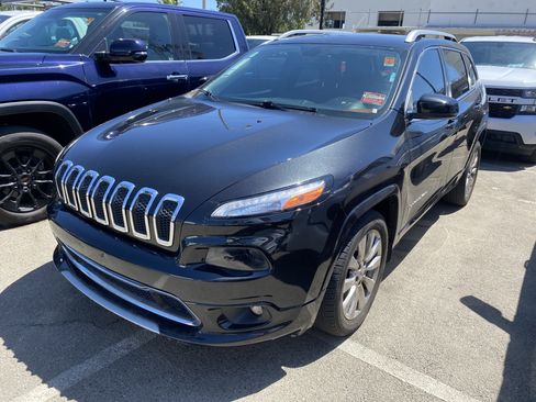 Used 2016 Jeep Cherokee Overland FWD image 2