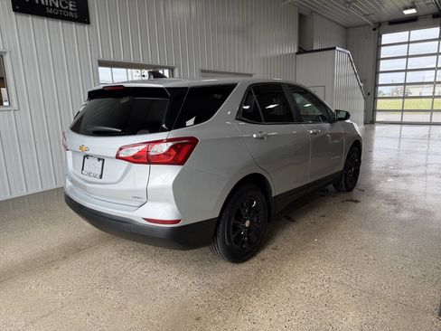 Used 2021 Chevrolet Equinox LS w/ LS Convenience Package image 4