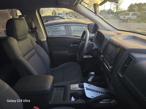 Used 2022 Nissan Frontier SV image 13
