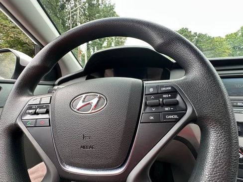 Used 2016 Hyundai Sonata SE image 19