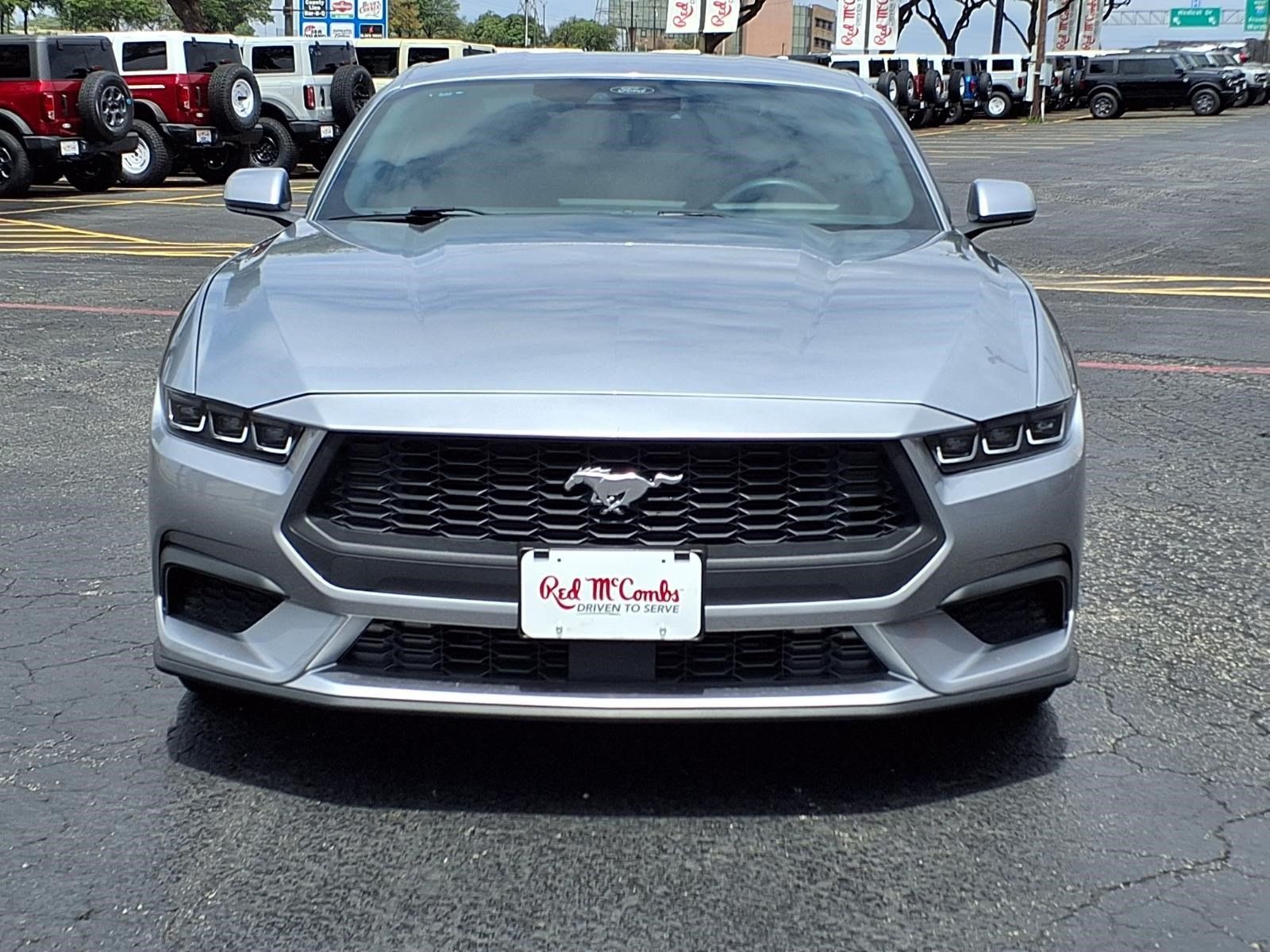 Used 2025 Ford Mustang Coupe RWD image 2