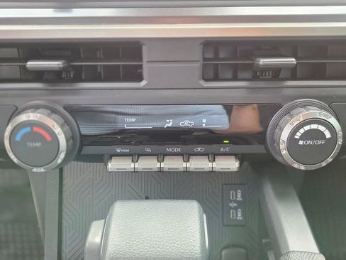 Used 2025 Toyota Tacoma SR5 AWD/4WD image 23