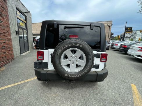 Used 2018 Jeep Wrangler Unlimited Sport S AWD/4WD image 4