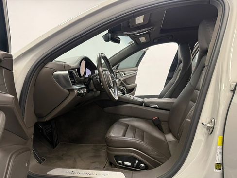 Used 2018 Porsche Panamera 4 w/ Premium Package Plus AWD/4WD image 32